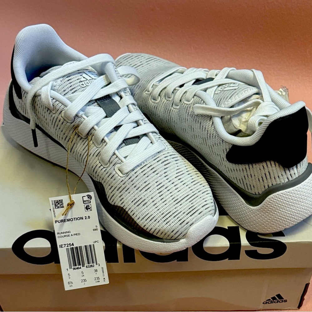 Women’s Adidas Running Shoes Sz 6.5 NWT